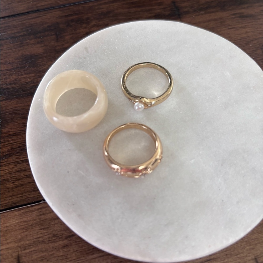 Elegant Fashion Gold and Cream Ring Set of 3
